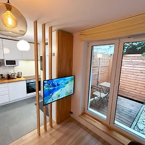 https://sixteen.hotelswroclaw.com